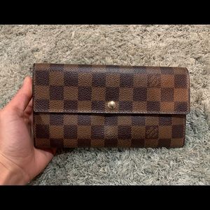 Authentic Louis Vuitton Sarah Wallet